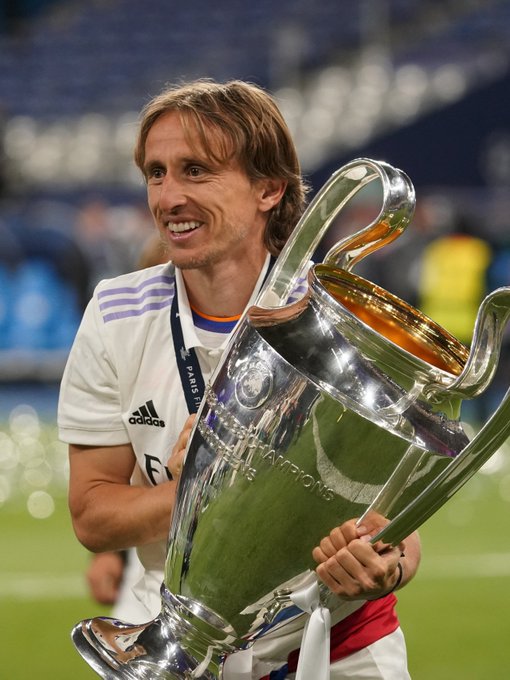 里夫斯状态不佳，半场得到8分，投篮命中率仅为20%