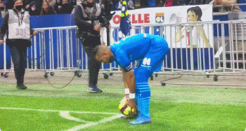 为何胡明轩投篮像“拧麻花”？ 胡明轩投篮因整体发力卡顿