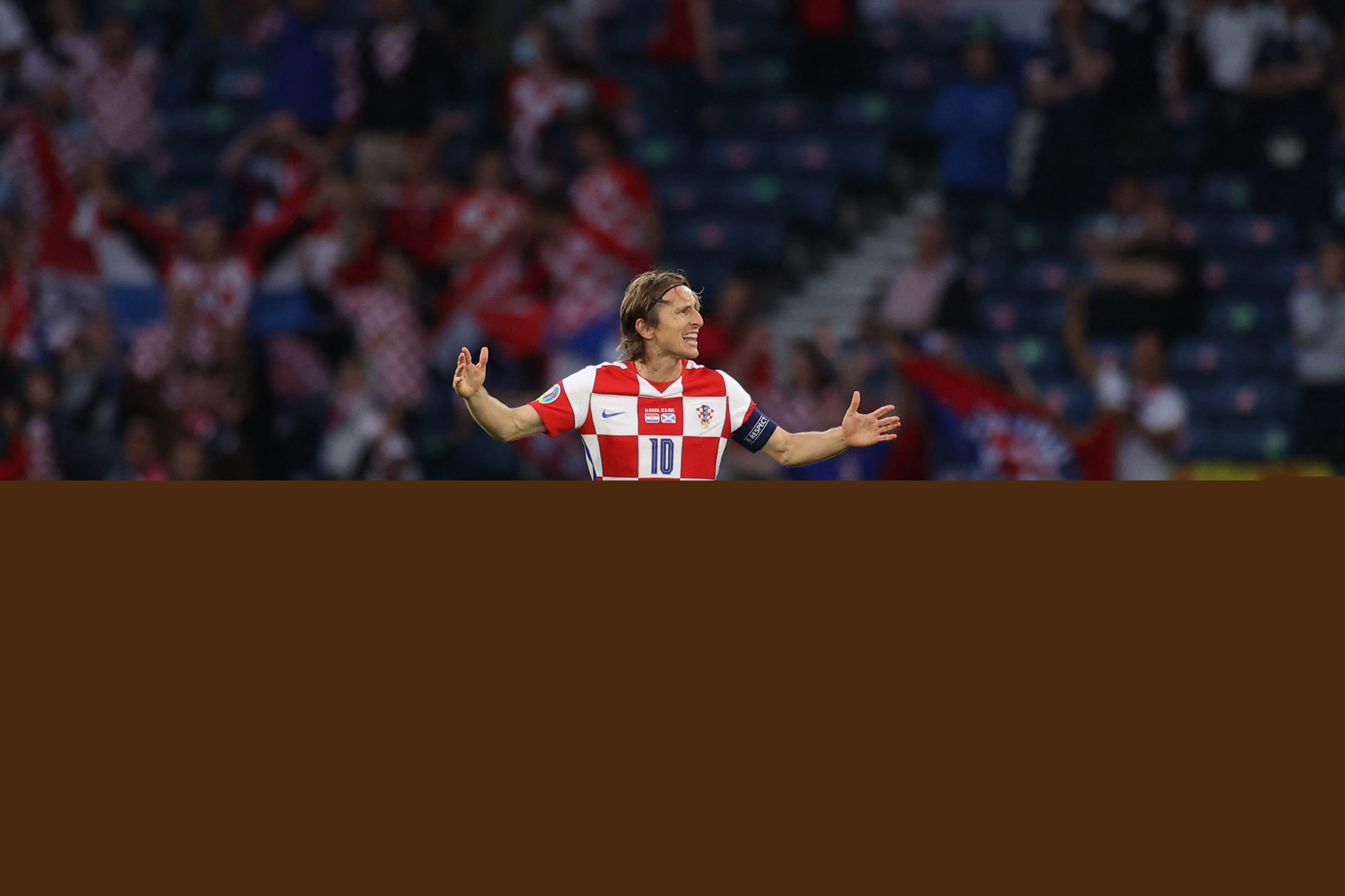 记者：阿隆索执教皇马后常与瓜帅交流；他可能不想小熊留队