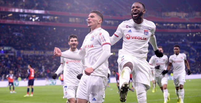 欧文突破防守连续得分