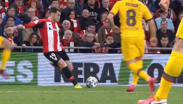 卡拉格：维尔茨倒地够不上点球，但国米球员拉拽球衣留下把柄