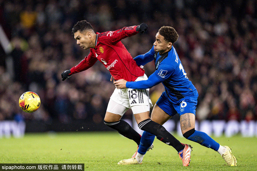 中场核心连续突破防守制造机会