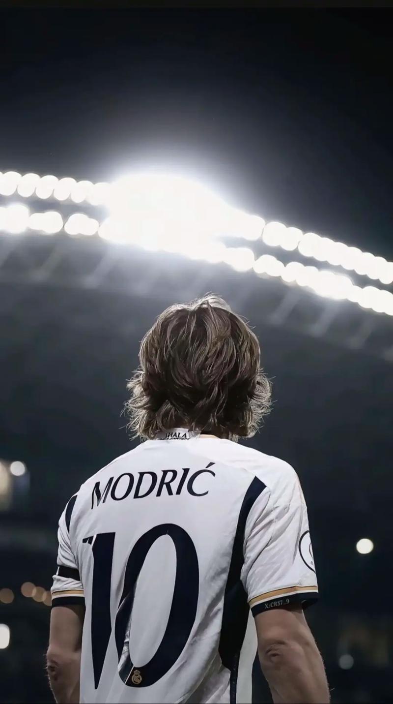 媒体人：CBA新赛季特许鞋名单仅剩胡明轩和赵继伟