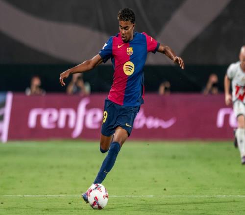 NBA新景象！杨瀚森与扎克·埃迪两位黄皮肤中锋跳球开场